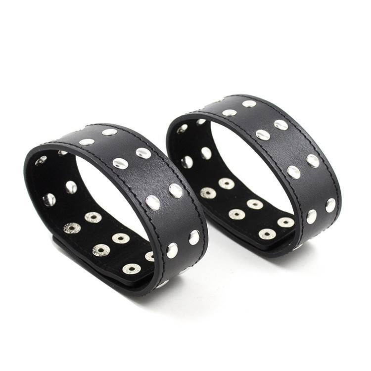 Cute Comfortable Restrictive Leather Men’s Cuffs Adult Products Item Type: Adult Games